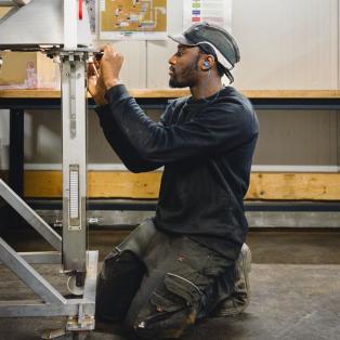 Ismaël de l'équipe de maintenance chez Terra Etica